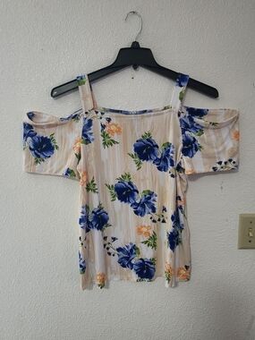JM Collection Beige Cold-Shoulder Crop Top with Blue Floral Print